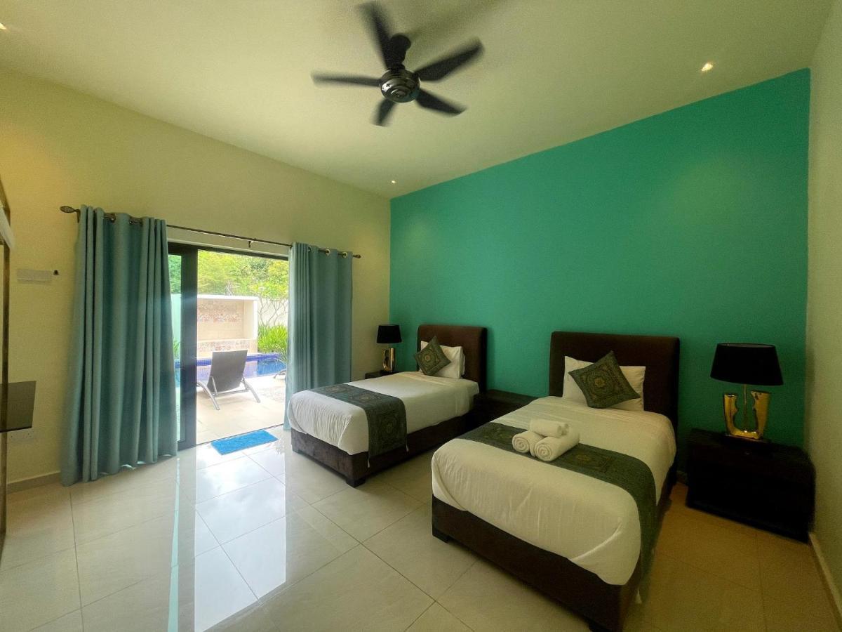 Charis Pool Villa 1 - 3 Bedroom With Private Pool Bentong Exterior photo